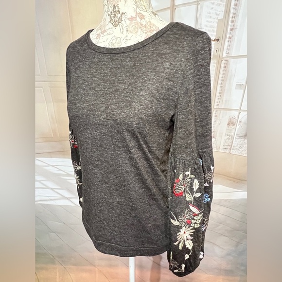 🛍️HARLOW & ROSE Gray embroidered balloon sleeve blouse size S. - Picture 3 of 12